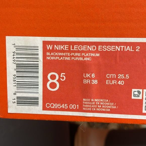 Nike Black and White Sneakers - Picture 3 of 6